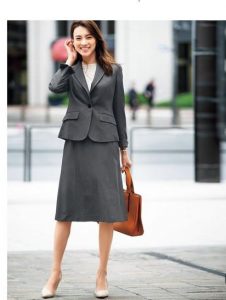 ＜画像＞スーツ（女）